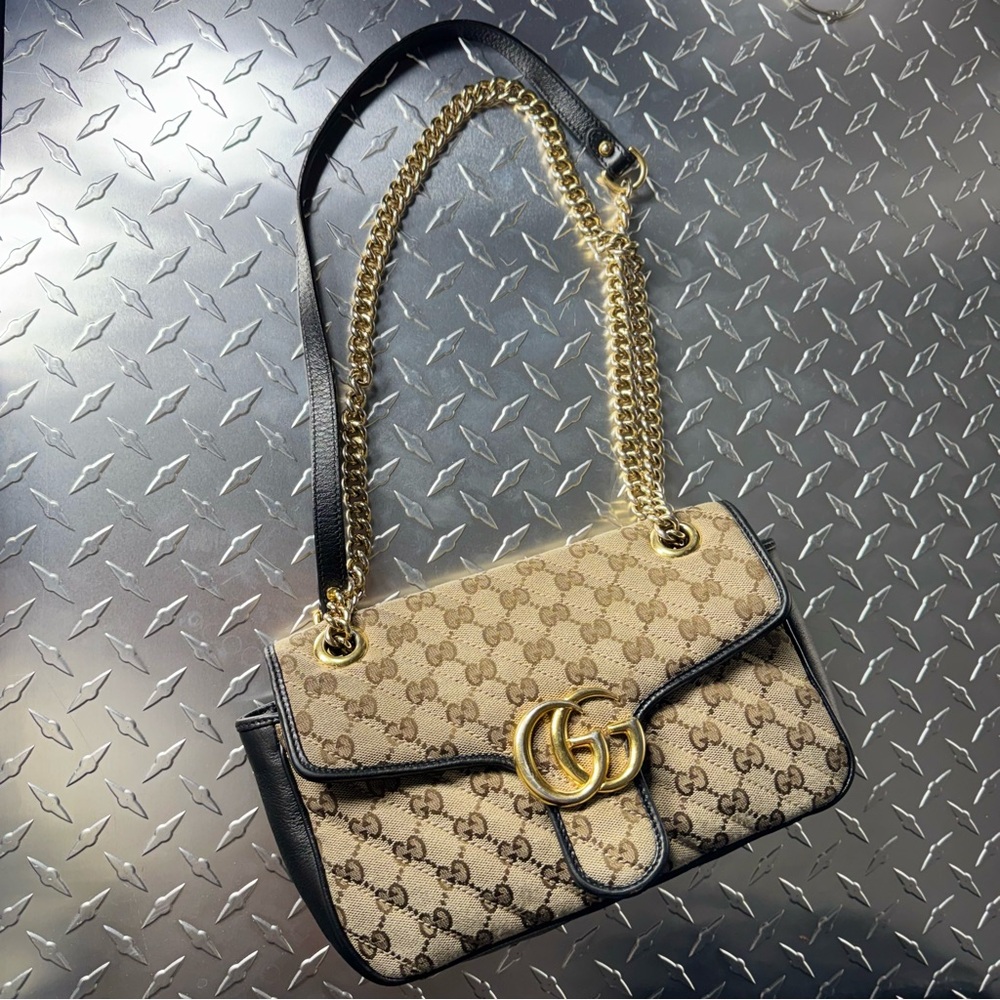 Gucci Marmont Flap Bag in Black - Picture 2 of 11